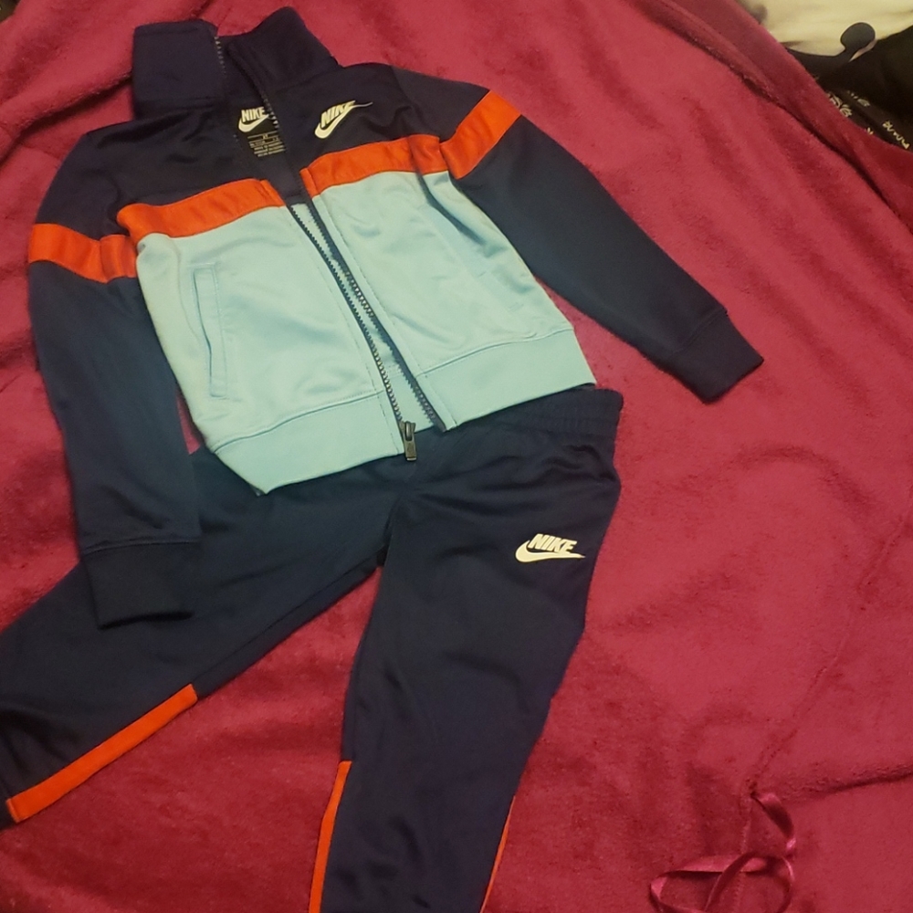 Nike toddler jogging suit
